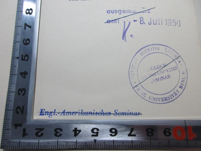 
1 F 332 : Biography of a family : Catherine de Medici and her children (1937);- (Englisch-Amerikanisches Seminar an der Freien Universität Berlin), Stempel: Name, Ortsangabe, Besitzwechsel: makuliert; 'ausgemustert 
am: -8. Juli 1950
K.[handschriftlich]

Engl.-Amerikanisches Seminar'. 