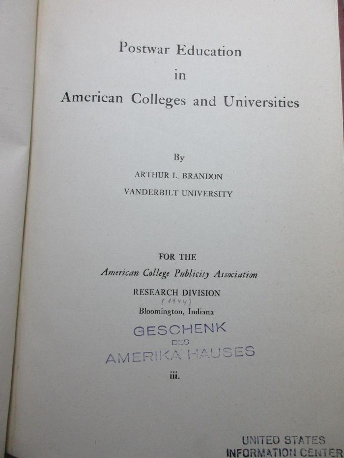 
1 G 259 : Postwar education in American colleges and universities (1944)