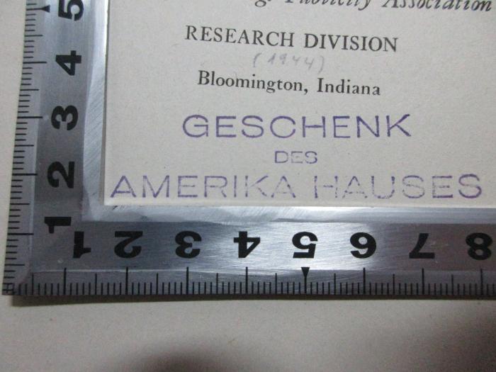 
1 G 259 : Postwar education in American colleges and universities (1944);- (United States Information Center Berlin), Stempel: Name, Besitzwechsel; 'Geschenk 
des
Amerika Hauses'. 