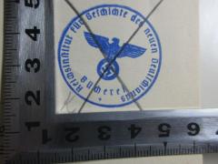 - (Reichsinstitut für Geschichte des neuen Deutschlands Bücherei), Stempel: Name, Emblem; 'Reichsinstitut für Geschichte des neuen Deutschlands
Bücherei'. 