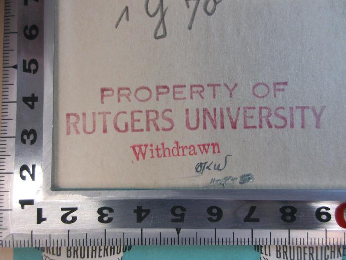 1 G 70<a> : On going to college : a symposium (1938)</a>;- (Rutgers University), Stempel: Name, Besitzwechsel: makuliert; 'Property of
Rutgers University
Withdrawn'. 