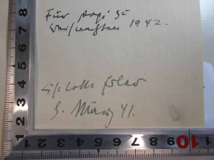 - (unbekannt), Von Hand: Name, Datum, Widmung; 'Für [?] 3[?]
[?] 1942.
Lise[?] Lotte[?] [?]
9.[?] März 41.'. ;
1 G 42&lt;5&gt; : Mensch und Erde : sieben Abhandlungen (1937)