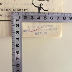 - (United States Information Center Berlin), Stempel: Name, Ortsangabe; 'United States Information Center Berlin'.  (Prototyp)