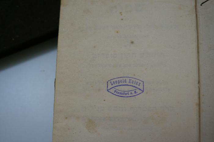 Asch1905 : ספר שמות : עם אונקלוס ופירש׳׳י ובאור ותרגום אשכנזי

 (1821);- (Mainz, Leopold), Stempel: Name, Ortsangabe; 'Leopold Mainz
Frankfurt a. M.'. 