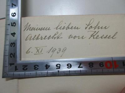 
1 H 69 : Erinnerungen aus sieben Jahrzehnten (1936);- (Kessel, Albrecht von), Von Hand: Datum, Widmung, Notiz; 'Meinem lieben Sohn
Albrecht von Kessel
6. XI 1939'. 