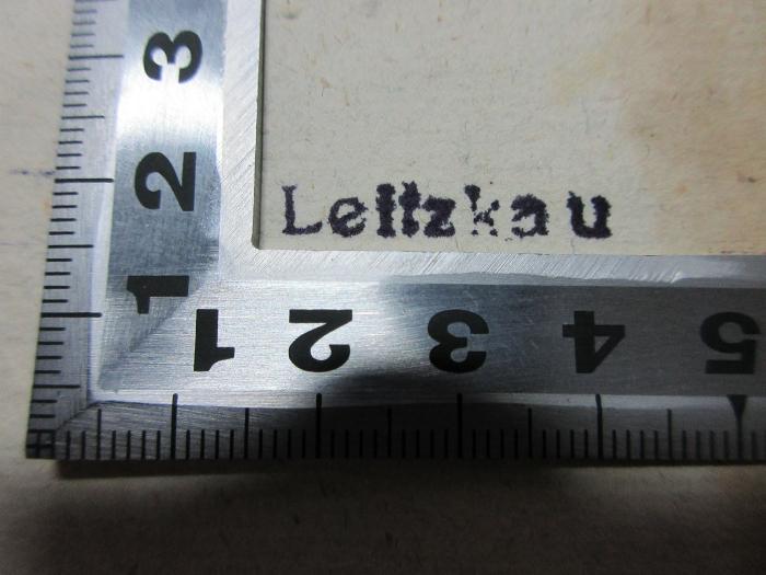 - (Leitzkau), Stempel: Name; 'Leitzkau'. ;
13 F 577-88 : Europäische Staats-Cantzley : darinnen zum Behuff der neuesten politischen-, Kirchen- und Reichshistorie was sowohl in Religions-Angelegenheiten merckwürdiges vorgefallen als in Staats- und Reichs-Geschäfften vor kurztem abgehandelt worden und zum Vorschein gekommen ist (1761)