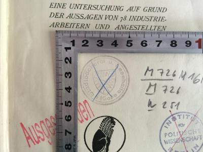 M 726 M 16H 10 (ausgeschieden) : Der Kampf um die Arbeitsfreude. Eine Untersuchung auf Grund der Aussagen von 78 Industriearbeitern und Angestellten. (1927);- (Stadtbücherei und Lesehalle Kiel), Stempel: Name, Wappen; 'Stadtbücherei u. Lesehalle Kiel'. 
