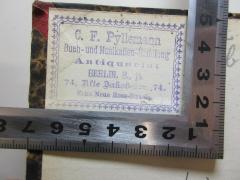 - (C. F. Pyllemann Buch- und Musikalien-Handlung Antiquariat), Stempel: Buchhändler; 'C. F. Pyllemann 
Buch- und Musikalien-Handlung
Antiquariat
BERLIN, S. 14.
74, Alte Jakob-Str. 74.
Ecke Neue Ross-Strasse.'. 