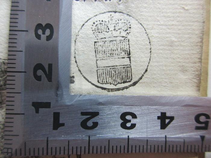 10 L 102 : Grundsätze zur Theaterkritik über Einsicht, Sprache und Spiel in Menschenhaß und Reue (1790);- (unbekannt), Stempel: Emblem, Wappen; '[Krone]
[Wappen?]'. 