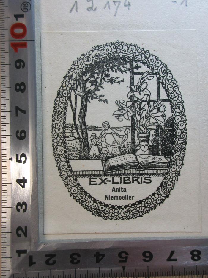 1 L 174-1 : Gesammelte Werke : in drei Bänden (1913);- (Niemoeller, Anita), Etikett: Exlibris, Name, Abbildung; 'Ex-Libris
Anita Niemoeller'. 