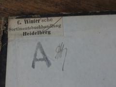 - (Carl-Winter-Universitätsbuchhandlung), Etikett: Name, Ortsangabe, Buchhändler; 'C. Winter'sche Sortimentsbuchhandlung Heidelberg'.  (Prototyp)