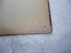 - (Finn, H.), Stempel: Name, Buchbinder, Ortsangabe; 'H. Finn
Buchbindermstr.
Auguststrasse 58'.  (Prototyp)