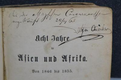 26A.000030 : Acht Jahre in Asien und Afrika : von 1846 bis 1855. (1858);- (Quäker, [...]fen), Von Hand: Name, Datum, Besitzwechsel; 'Aus der May[bb]en Concursmasse
aufgekauft 22/7 63
[...]fen Quäker'. 