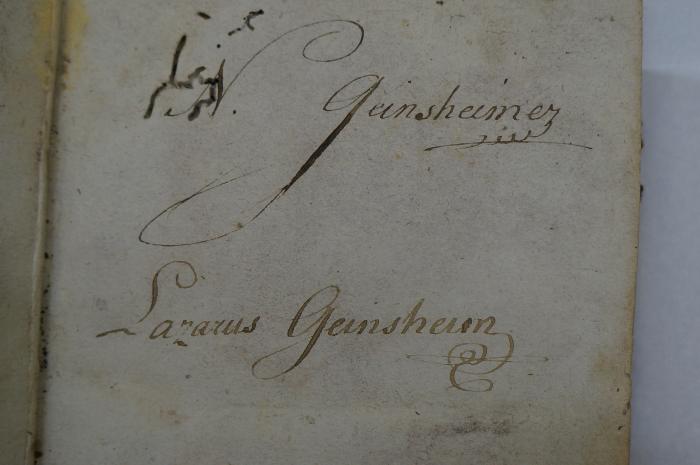 Asch7000 : ספר במדבר : עם תרגום אונקלס ופירש׳׳י ובאור ותרגום אשכנזי 

 (1809);- (Geinsheimer, N.;Geinsheim, Lazarus), Von Hand: Autogramm; 'N. Geinsheimer

Lazarus Geinsheim'. 