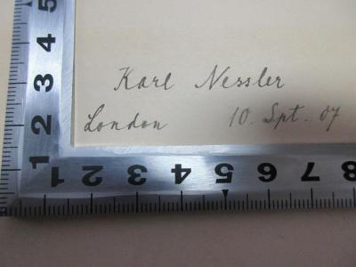 
10 M 275 : The poetical works of Lord Byron : the only complete and copyright text in one volume (1905);- (Nessler, Karl), Von Hand: Autogramm, Ortsangabe, Datum; 'Karl Nessler
London 10. Spt. 07'. 