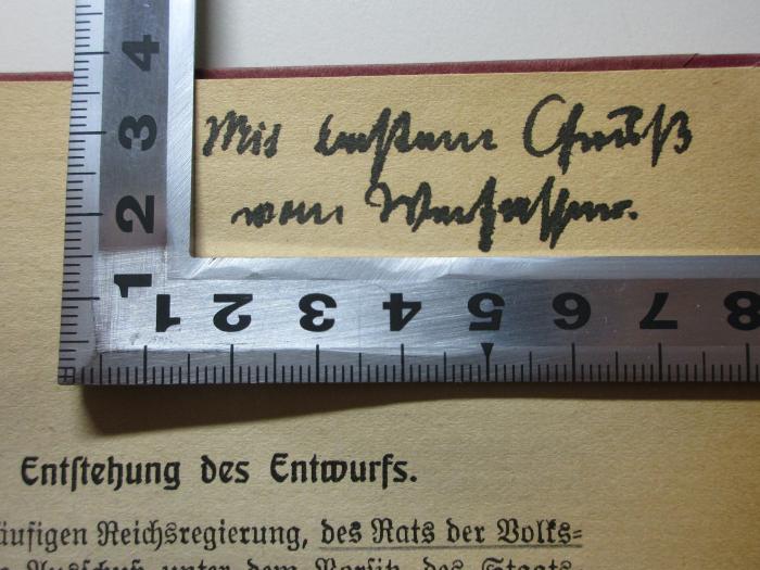 2 C 227 : Warum ist der Reichsverfassungs-Entwurf für uns Süddeutsche unannehmbar? (1919);- (Gmelin, Hans ), Von Hand: Widmung, Notiz; 'Mit bestem[?] Gruß[?]
vom Verfasser.'. 