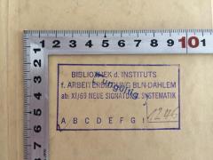 - (Institut für Arbeiterbildung Berlin-Dahlem;Bibliothek des Instituts für Arbeiterbildung Berlin-Dahlem), Stempel: Name; 'Bibliothek d. Instituts f. Arbeiterbildung Bln-Dahlem ab XI/69 Neue Signatur u. Systematik A 1246'. 