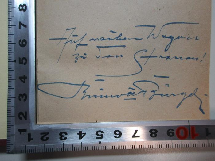 - (Bürgel, Bruno H. ), Von Hand: Autogramm, Widmung; 'Auf [?]
zu [?]
Bruno H. Bürgel'. ;1 S 81&lt;21&gt; : Vom Arbeiter zum Astronomen : die Lebensgeschichte eines Arbeiters (1922)