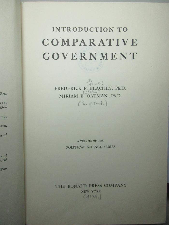 2 C 433&lt;2&gt; : Introduction to comparative government (1939)