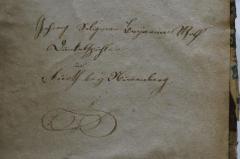 - (Wolf, Seligman Benjamin), Von Hand: Name, Ortsangabe, Widmung; 'Gehörig Seligman Benjamin Wolf
Dünkelspühler
in 
Fürth bey Nürenberg'. 