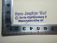 - (Wolf, Hans-Joachim), Stempel: Name, Ortsangabe; 'Hans-Joachim Wolf
1 Berlin-Charlottenburg 9
Reichsstraße 31'. 