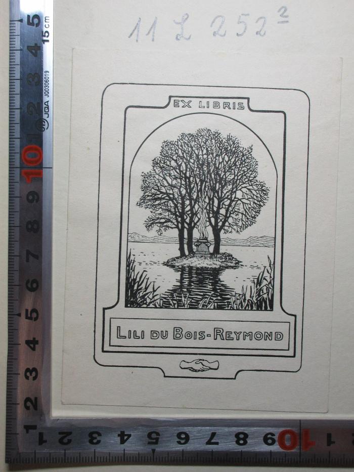 - (Du Bois- Reymond, Lili), Etikett: Exlibris, Name, Abbildung; 'Ex libris
Lili du Bois-Reymond'. ;11 L 252&lt;2&gt; : Attische Dämmerung (1921)