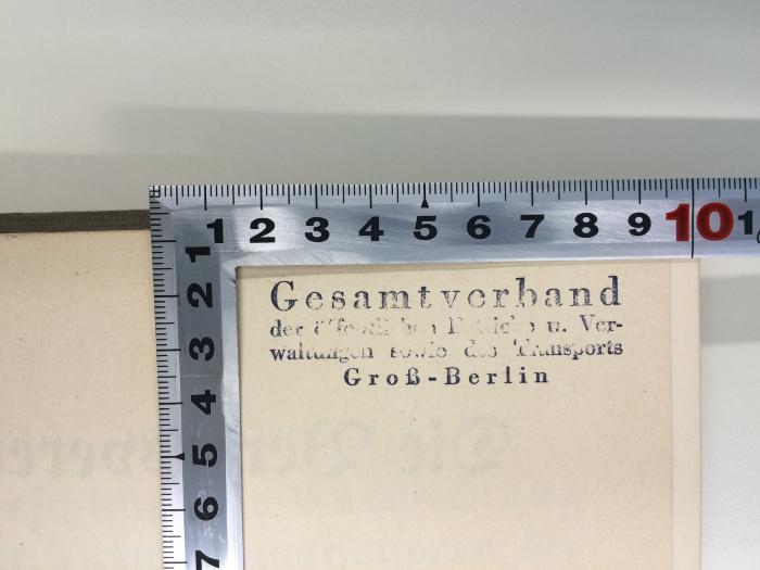 SA 993 a1 (ausgesondert) : Die Berufsvereine. Geschichtliche Entwicklung der Berufsorganisationen der Arbeitnehmer und Arbeitgeber aller Länder Deutschland I Einleitung - Organisation der Arbeitnehmer I (Öffentliche Beamte, Freie Berufe, Privatangestellte) (1908);- (Gesamtverband der öffentlichen Bereiche und Verwaltung sowie des Transports Groß-Berlin), Stempel: Name, Ortsangabe; 'Gesamtverband der öffentlichen  Bereiche und Verwaltung sowie des Transports Groß-Berlin'. 