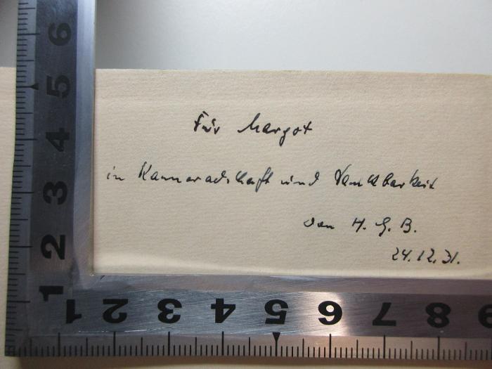 -, Von Hand: Name, Initiale, Datum, Widmung; 'für Margot
in Kameradschaft und Dankbarkeit
von H. [J]. B.
24.12.31.';11 L 358<a> : Es ist genug : Roman (1932)</a>