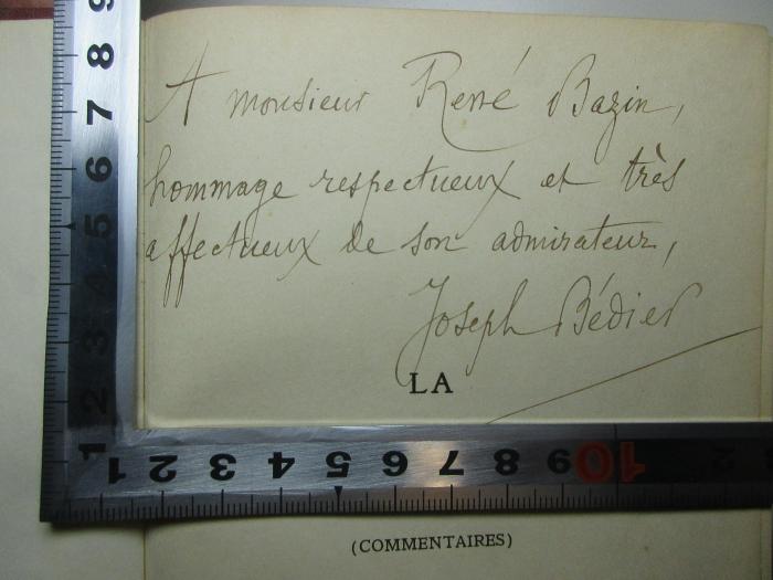 - (Bazin, René;Bédier, Joseph ), Von Hand: Autogramm, Name, Widmung; 'A monsieur René Bazin,
hommage retrect[?]x et tries
affectueux de [?] administrateurs,
Joseph Bédier'. ;11 N 114-2 : La chanson de Roland (1927)
