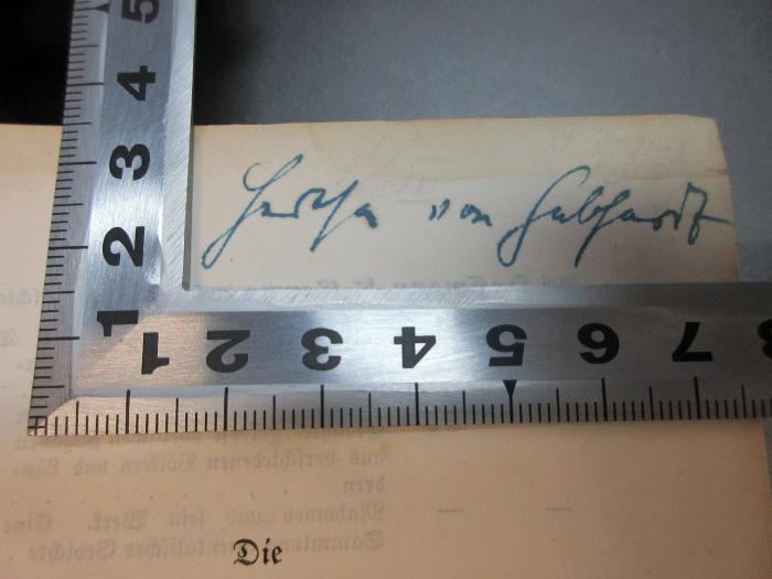 - (Gebhardt, Herta Von), Von Hand: Autogramm; 'Herta von Gebhardt'. ;17 B 364-1/3 : Die Religion des neuen Weltalters : Versuch einer combinatorisch-aphoristischen Grundlegung (1850)