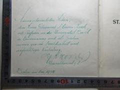 - (Kosier, Ljubomir St. ;Ruck, Erwin), Von Hand: Autogramm, Name, Ortsangabe, Datum, Widmung; 'Meinem sehrverehrten Lehrer,
dem Hernn Geheimrat Dr. Erwin Ruck,
ord. Professor an der Universität Basel
in Erinnerung und als Zeichen
meiner grossen Dankbarkeit und
aufrichtigen Verehrung.
Lj. St. Kosier
Generalkonsul a. D.
Berlin, im Mai 1934.'. 