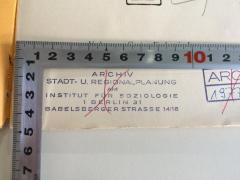 - (rchiv Stadt- u. Regionalplanung am Institut für Soziologie), Stempel: Name, Ortsangabe; 'Archiv Stadt- u. Regionalplanung am Institut für Soziologie 1 Berlin 31 Babelsberger Strasse 14/16'. 