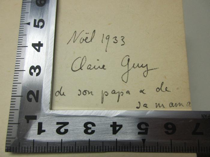 - (Guy, Claire), Von Hand: Name, Datum, Widmung, Notiz; 'Noël 1933
Claire Guy
de son papa & de
sa mama'. ;13 F 253-1 : L' ambassade de Saint-Pétersbourg et la campagne de Russie (1933)