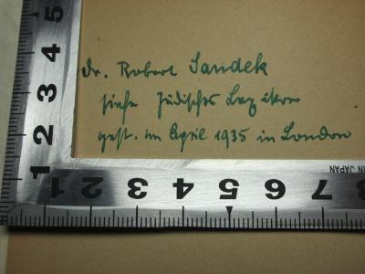 - (Sandek, Robert), Von Hand: Autogramm, Ortsangabe, Datum; 'Dr. Robert Saudek
[?] jüdischer [?]
gest. im April 1935 in London'. ;13 G 613&lt;4&gt; : Gedanken über Geschlechtsprobleme (1922)