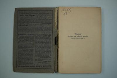 - (Hecht, [?]), Von Hand: Name, Nummer, Autogramm; 'Hecht
87'. 