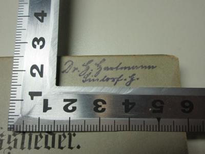 - (Hartmann, Hans), Von Hand: Autogramm, Ortsangabe; 'Dr. H. Hartmann
Sindorf[?] G.[?]'. ;13 L 338 : Die niederdeutschen Liederbücher (1883)