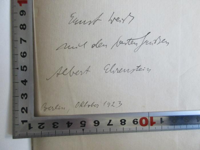 - (Ehrenstein, Albert), Von Hand: Autogramm, Name, Ortsangabe, Datum, Widmung; 'Ernst [?]
mit den besten Grüßen
Albert Ehrenstein
Berlin, Oktober 1923'. ;13 L 409 : Herbst (1923)