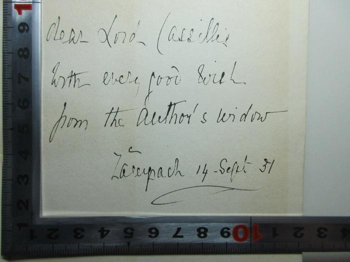 -, Von Hand: Name, Ortsangabe, Datum, Widmung; 'To dear Lord [C]ass[llis]
with every good wish
from the author's widow
[?] 14-Sept- 31';14 B 236&lt;*&gt; : The life and times of master John Hus (1921)