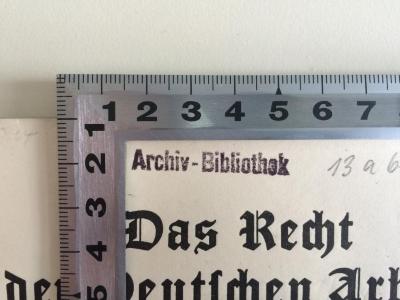 Bd 592 (ausgeschieden) : Die Ordnung der nationalen Arbeit (1934);- (Archiv-Bibliothek), Stempel: Name; 'Archiv-Bibliothek'. 