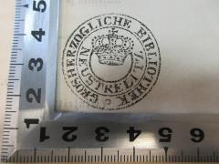 - (Grosherzogliche Bibliothek Neustrelitz), Stempel: Name, Ortsangabe, Emblem; 'Großherzogliche Bibliothek Neustrelitz'. 