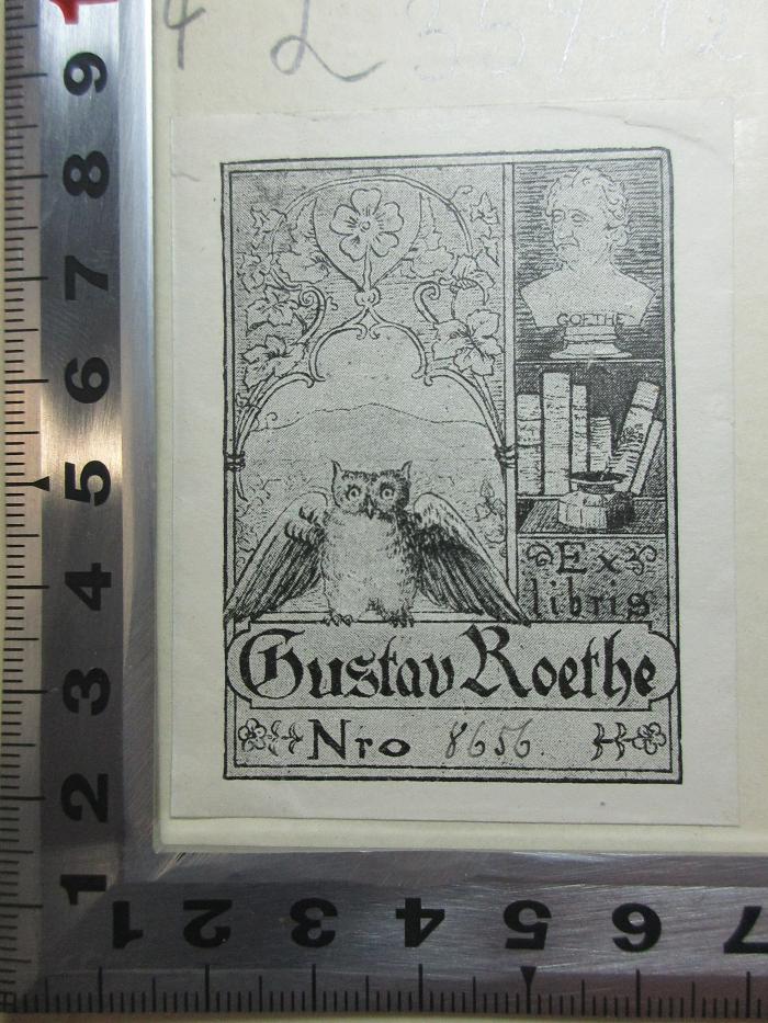 - (Roethe, Gustav), Etikett: Exlibris, Abbildung, Nummer; 'Ex 
libris
Gustav Roethe
Nro 8656'. ;14 L 359-1/2 : Der Sonnenwirt : schwäbische Volksgeschichte aus dem 18. Jahrhundert (1903)