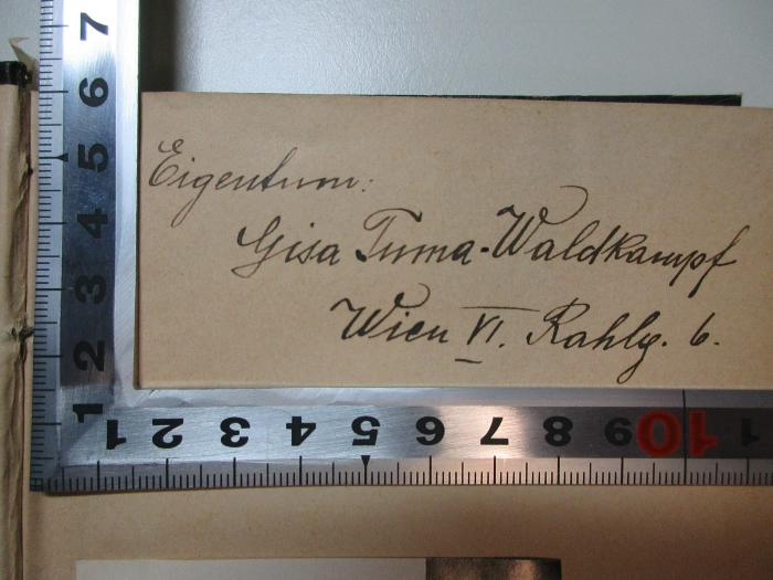 -, Von Hand: Autogramm, Ortsangabe, Notiz; 'Eigentum:
Gisa[?] Tuma[?]-Waldkampf
Wien VI. Rahlg.[?] 6.';14 L 914-1/2 : Prager Sagen (1863)