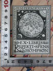- (Thompson, Ruperti Spens), Etikett: Exlibris, Motto, Name, Abbildung; 'Atque omne immensum peragravit
mente animoque
Ex libris
Ruberti Spens
Thompson'. 