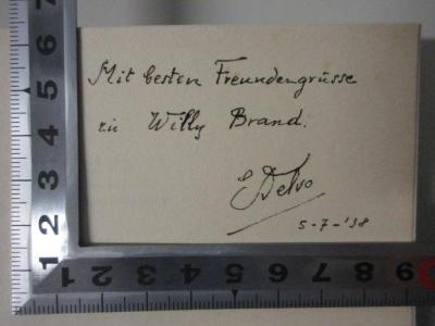 - (Brand, Willy), Von Hand: Name, Autogramm, Datum, Widmung; 'Mit besten Freudengrüssen
zu Willy Brand.
Devolvo
5-7-'38'. ;15 D 676 : In Dienst der arbeidersopvoeding : Handboek voor medewerkers van de opvoedingscentrale (1937)