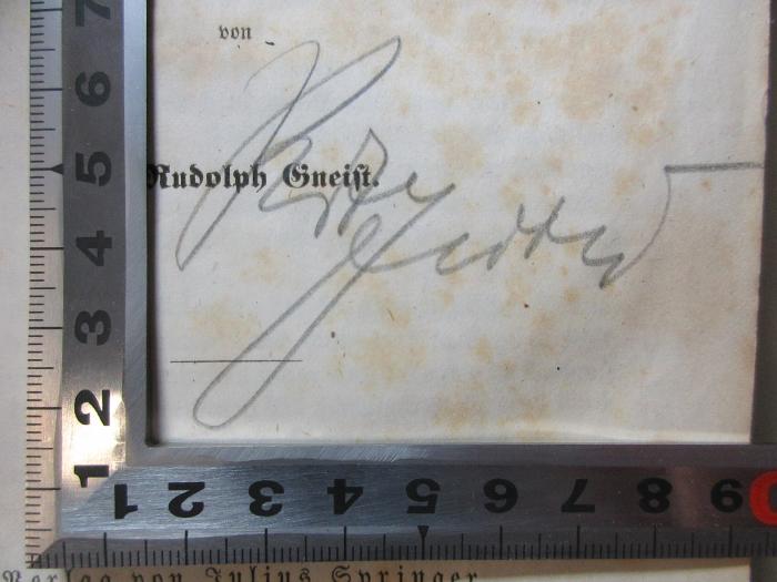 - (unbekannt), Von Hand: Autogramm; '[?]'. ;15 C 465-1 : Die königliche Prärogative. Die Aemter. Geschichte und heutige Gestalt der Ämter in England mit Einschluss des Heeres, der Gerichte, der Kirche, des Hofstaats (1857)