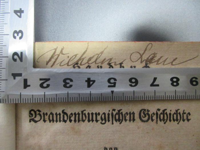 15 F 541-3 : Handbuch der brandenburgischen Geschichte (1791);- (Laue, Wilhelm), Von Hand: Autogramm; 'Wilhelm Laue[?]'. 