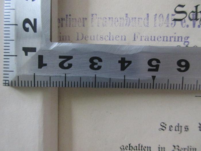 - (Berliner Frauenbund 1945 e.V. im Deutschen Frauenring), Stempel: Name, Ortsangabe; 'Berliner Frauenbund 1945 e.V.
im Deutschen Frauenring'. ;18 L 216 : Schillers philosophische Gedichte : sechs Vorträge gehalten in Berlin im Winter 1885/86 (1887)