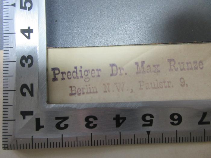 - (Runze, Max), Stempel: Berufsangabe/Titel/Branche, Name, Ortsangabe; 'Prediger Dr. Max Runze
Berlin N.W., Paulstr. 9.'. ;15 L 134 : Das Centrum der Speculation : eine Komödie (1840)