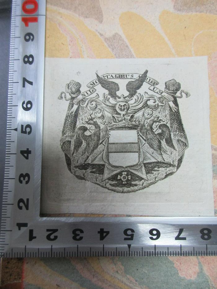 15 L 16 : Andreas Hartknopf : eine Allegorie (1786);- (unbekannt), Etikett: Wappen, Motto; 'Nit. Morta libus A[?]um.'. 