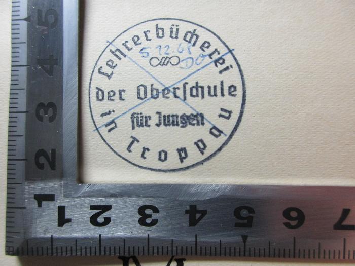 18 L 136 : Gedanken zu einer biologischen Literaturbetrachtung (1939);- (Lehrerbücherei der Oberschule für Jungen in Troppau), Stempel: Name, Ortsangabe; 'Lehrerbücherei 
der Oberschule 
für Jungen 
in Troppau'. 